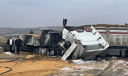 Gaziantep'te Dehşet Zinciri! 3 TIR Alev Alev Yandı, Otoyol Tek Yöne Kapatıldı
