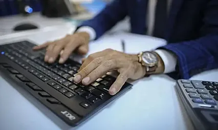 İzin Gününde 30 Dakika Çalışan İşçi İçin Kritik Detay! Ek Ücret Hakkı Doğuyor