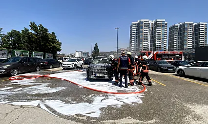Malatya'da Park Halindeki Araç Alev Aldı! Otoparkta Panik Yaşandı