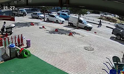 Malatya'da Refüjü Aşan Otomobil Panik Yarattı