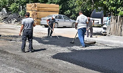 Yeşilyurt'ta yollar yenileniyor