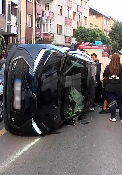 Direksiyon Hakimiyeti Kaybolan Otomobil Sokakta Dehşet Saçtı