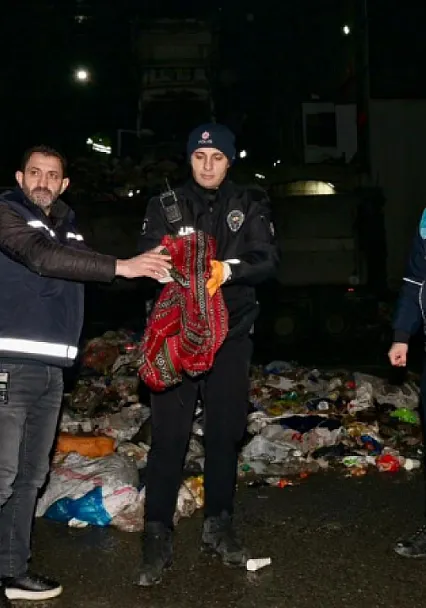 Esenyurt'ta Çöpe Atılan Poşet İçinden Tam 1 Milyon 200 Bin Lira Çıktı!