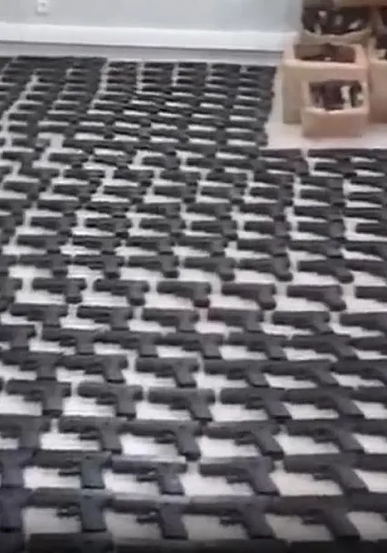 İki İlde Dev Silah Operasyonu! Binlerce Tabanca ve Parça Ele Geçirildi