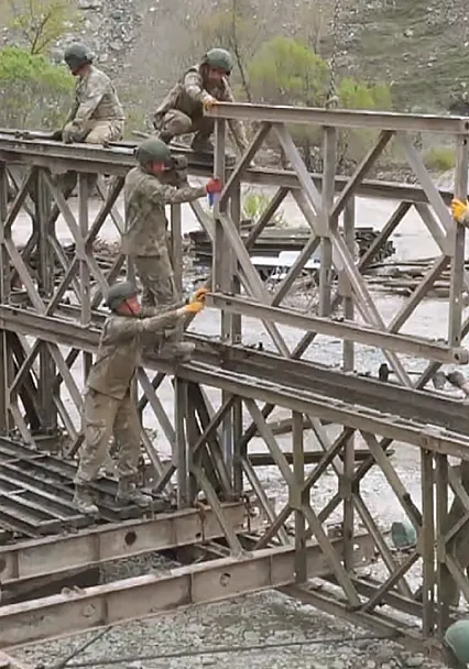 Malatya İstihkam Tugayı'ndan Sadece Yol Değil, Gönül Köprüsü! Zap Suyu'na Hamle