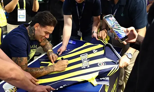 Ederson İçin Fenerium Önünde Uzun Kuyruk Oluştu!
