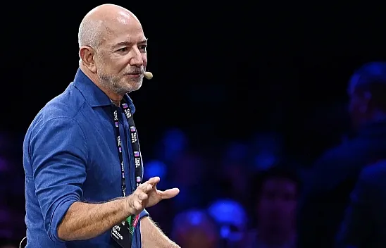 Jeff Bezos'tan Çarpıcı Gelecek Senaryosu: Milyonlarca İnsan Yakında Uzayda Yaşayacak!