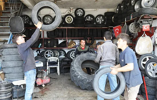 Kış Lastiği Zorunluluğu Öne Alınınca Lastikçilerde Yoğunluk Zirve Yaptı