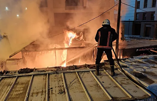 Malatya'da Çarşı Yangını: İki İş Yeri Kül Oldu