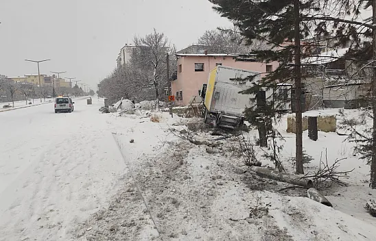 Malatya'da Kar Yağışı Kazayı Beraberinde Getirdi!
