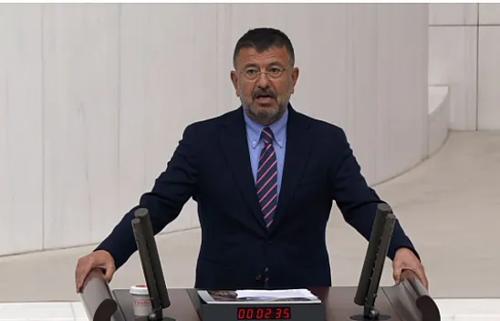 TBMM'de Veli Ağbaba'dan Sandık Protestosu