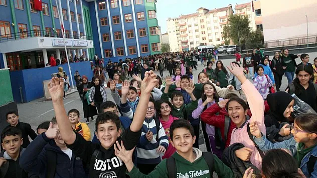 20 milyon öğrenci için yaz tatili başlıyor!