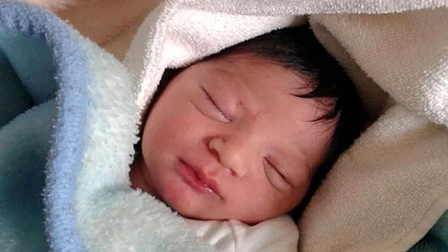 Hemşire kılığına girip bebek kaçırdı