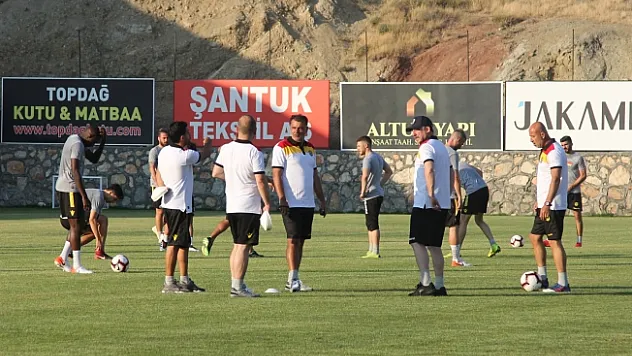 Evkur Yeni Malatyaspor Topbaşı Yaptı