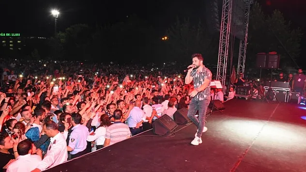 Kayısı Festivali'nde Yusuf Güney sahne aldı