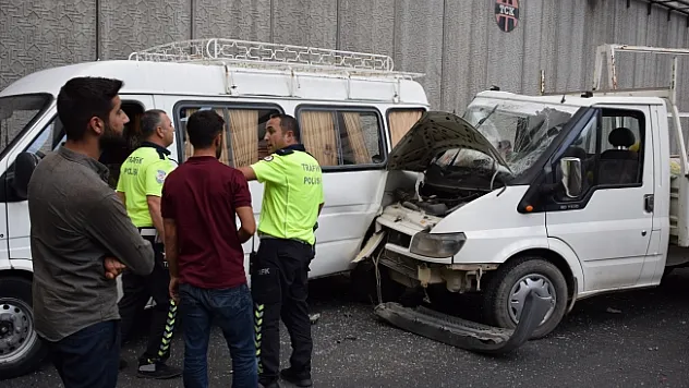 Adliye Kavşağı'nda kaza: 2 yaralı