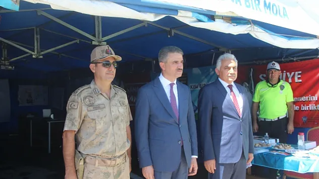 Vali Baruş trafik denetimine katılarak sürücüleri uyardı