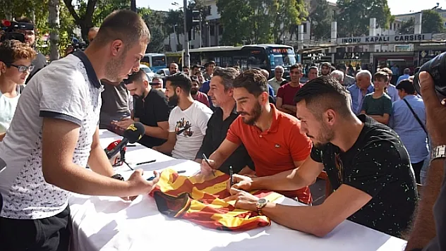 BYMS'nin imza gününe yoğun ilgi