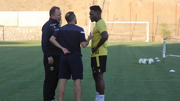 Bifouma'nın Denizlispor maçında oynaması bekleniyor
