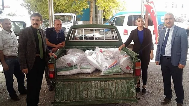 Çiftçilere yüzde 50 hibe destekli yonca tohumu dağıtıldı