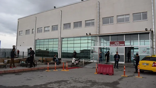 Taşlarla, sopalarla birbirlerine girdiler: 5 yaralı!