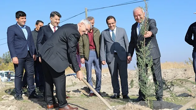 'Geleceğe nefes ol' kampanyası kapsamında Battalgazi Belediyesinden bin fidan...