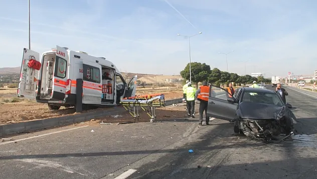 Hasta taşıyan ambulans kaza yaptı: 1'i ağır 7 kişi yaralandı!