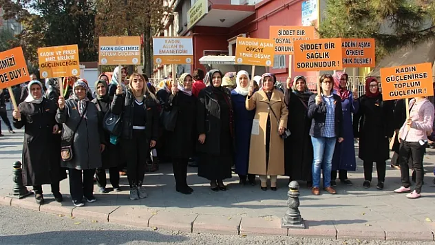 Kadına şiddete karşı omuz omuza yürüdüler...