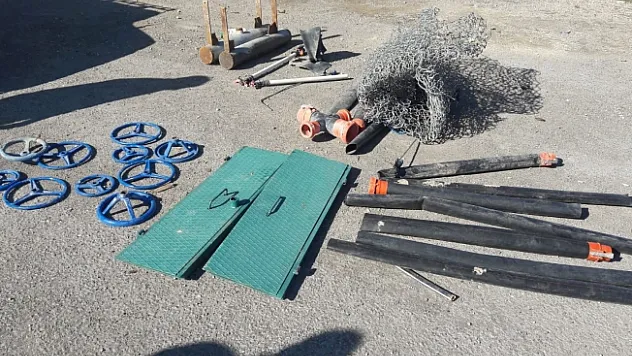 Pes dedirten hırsızlık: DSİ'ye ait malzemeleri çaldılar!..