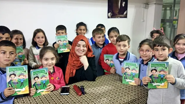 32 yıl sonra mezun olduğu okula kitap imzalamak için gitti...