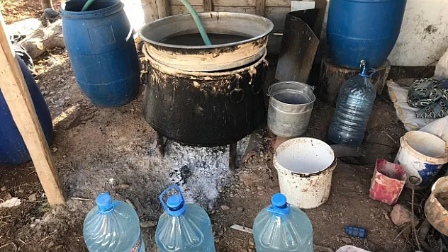 Malatya'da 2 ton kaçak içki ele geçirildi