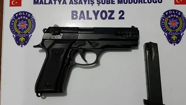 Ruhsatsız silahlar ele geçirildi...