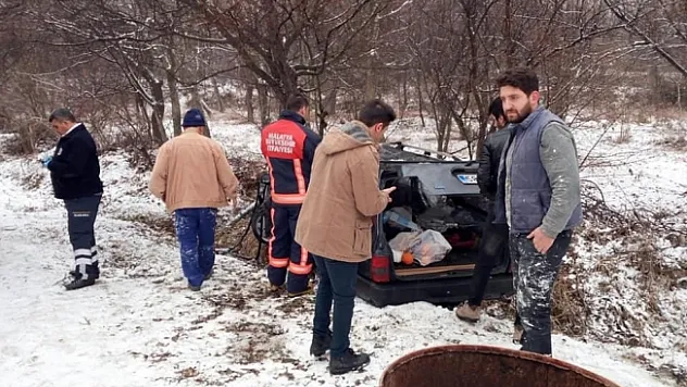Otomobil buzlanan yolda kaza yaptı: 5 kişi yaralandı!