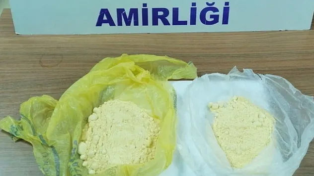 Taksiden indi kaçmaya başladı, üst aramasında uyuşturucu ele geçirildi