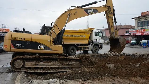 Yol düzenleme çalışmaları sürüyor