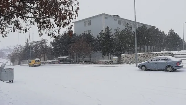 Arguvan'da ulaşıma kar engeli!