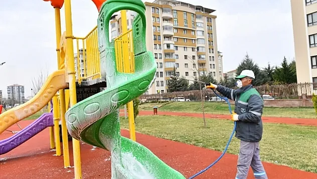 Çocukların sağlığı için parklar dezenfekte ediliyor!