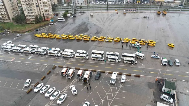 Malatya'da taksi ve servis araçları tek tek dezenfekte edildi!