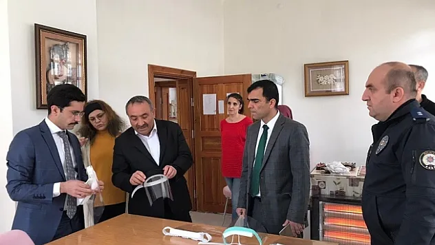Doğanşehir'de korona virüse karşı koruyucu siper üretimi