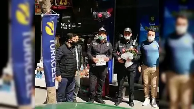 Esnaflar kavga var deyip çağırdılar, çiçeklerle karşıladılar
