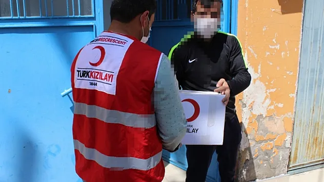 İşsiz kalan ve yardıma muhtaç kişilere Türk Kızılay'ı el uzattı