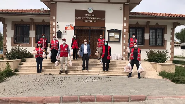 Kızılay'dan vatandaşlara ücretsiz ekmek