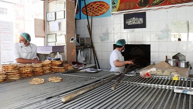 Malatya'da fırınlar sipariş üzerine evlere ekmek götürüyor