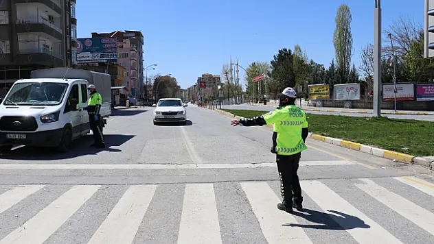 Malatya'da sıkı denetim! Sokağa çıkanlara cezai işlem...