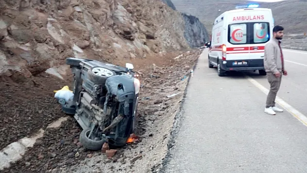 Malatya'da yağışlı hava kaza getirdi, araç takla attı: 4 yaralı!