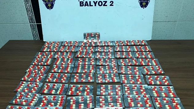 Malatya'da şok uygulamalar! Uyuşturucu hap ve silahlar ele geçirildi