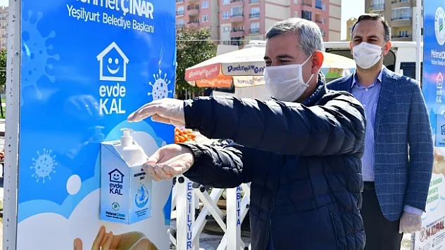 Pazar giriş ve çıkışlarına dezenfektan aparatı yerleştirildi!