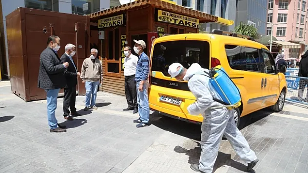 Taksi durakları ve araçlar dezenfekte ediliyor!