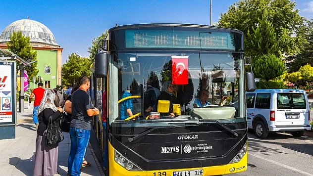 65 yaş üzeri vatandaşların otobüs kartları kullanıma açıldı