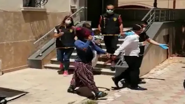 Eve girip 50 bin TL'lik altın çaldılar! Yakalandılar...